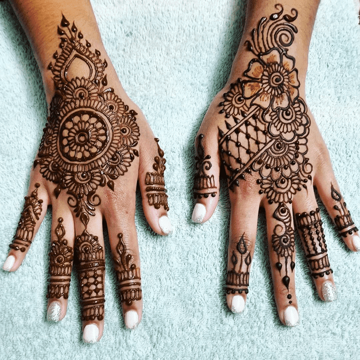 Inviting Arabic Henna Design