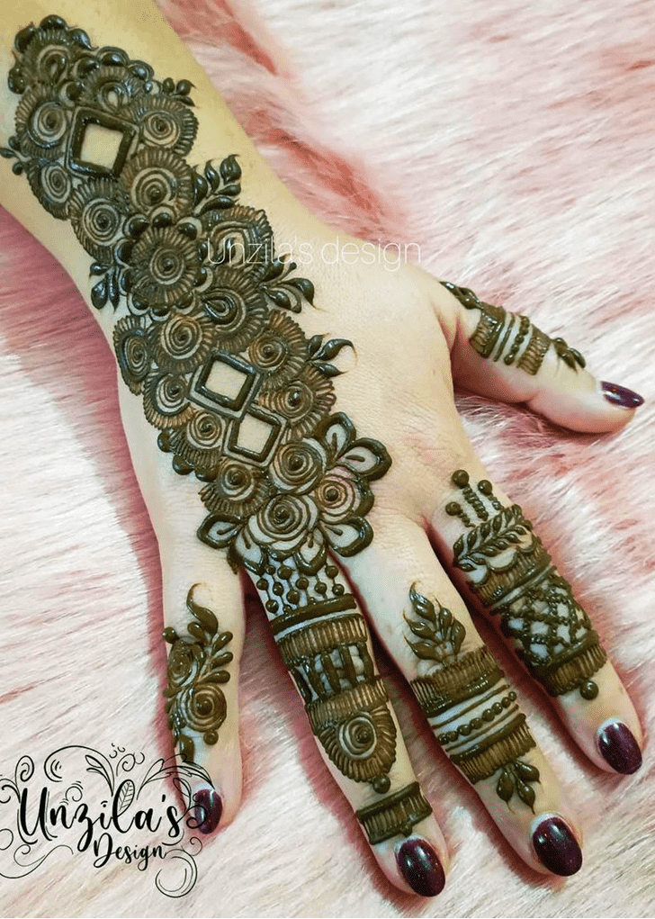 Adorable Attractive Henna Design