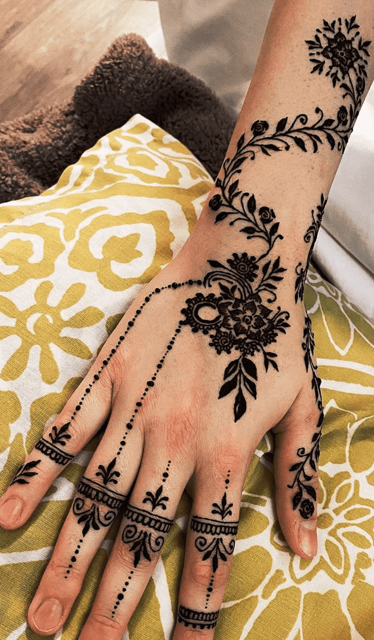 Fair Attractive Henna Design
