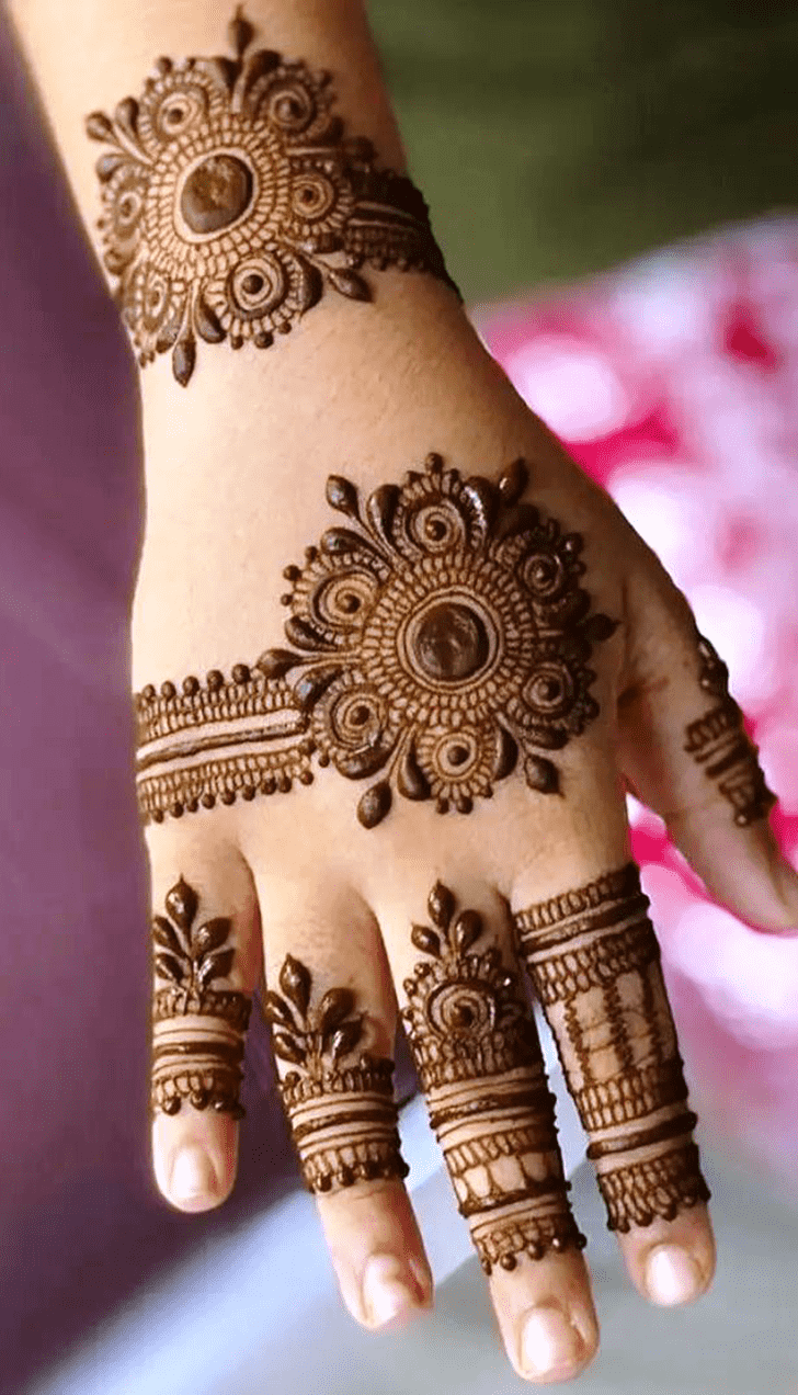 Graceful Attractive Henna Design