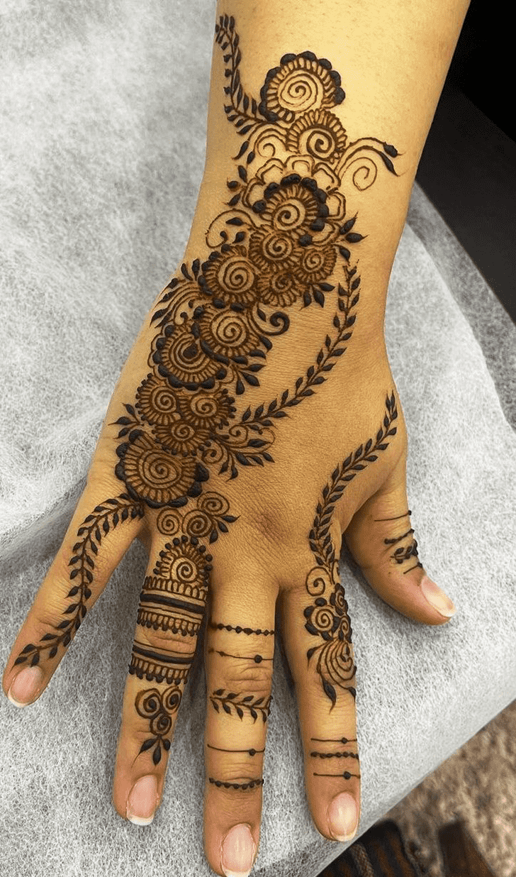 Pretty Attractive Henna Design
