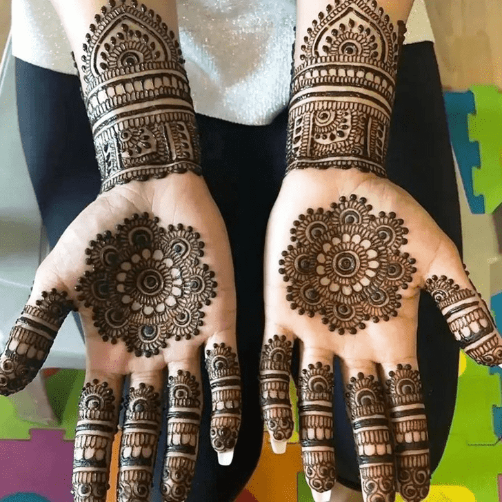 Radiant Attractive Henna Design