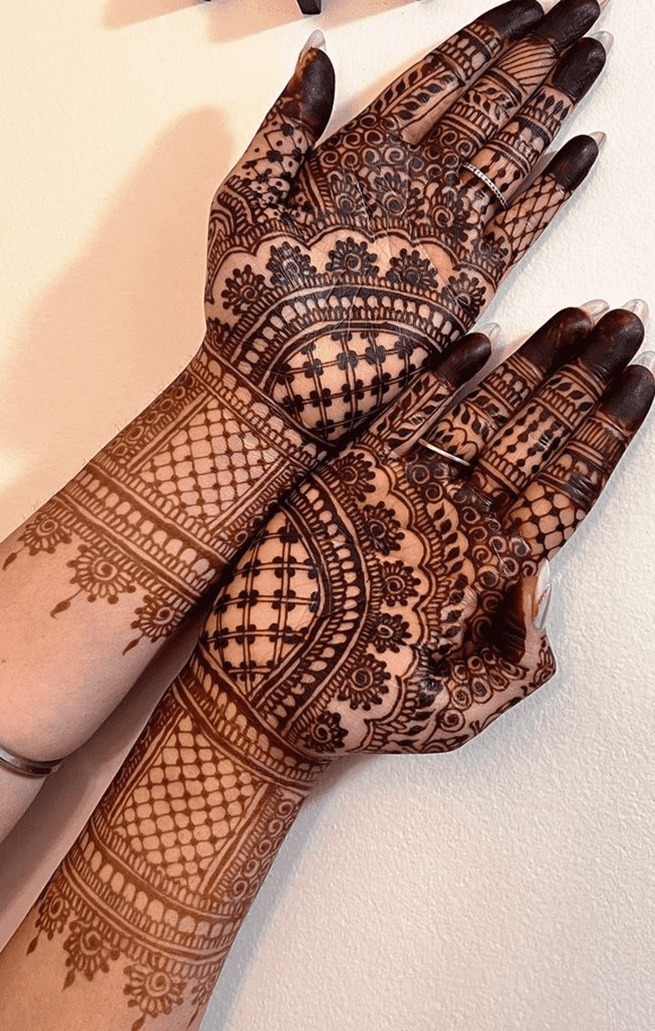 Refined Attractive Henna Design