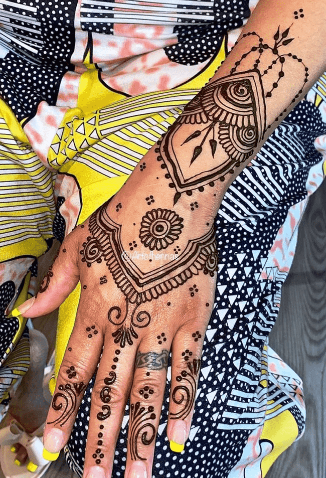 Shapely Aurangabad Henna Design