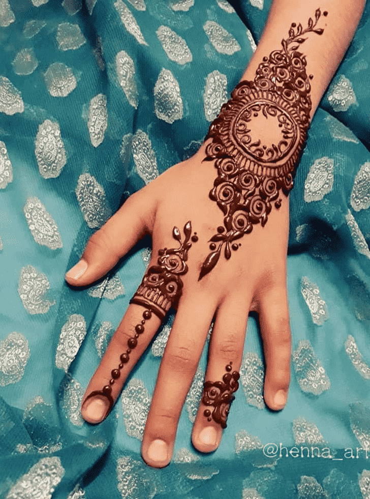 Dazzling Back Hand Henna Design
