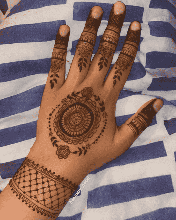 Fair Back Hand Henna Design