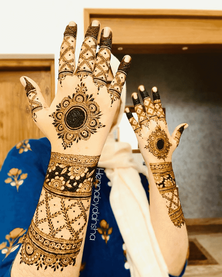 Fascinating Back Hand Henna Design