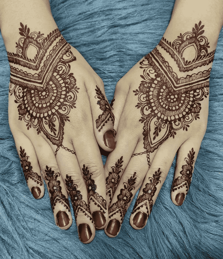 Marvelous Back Hand Henna Design