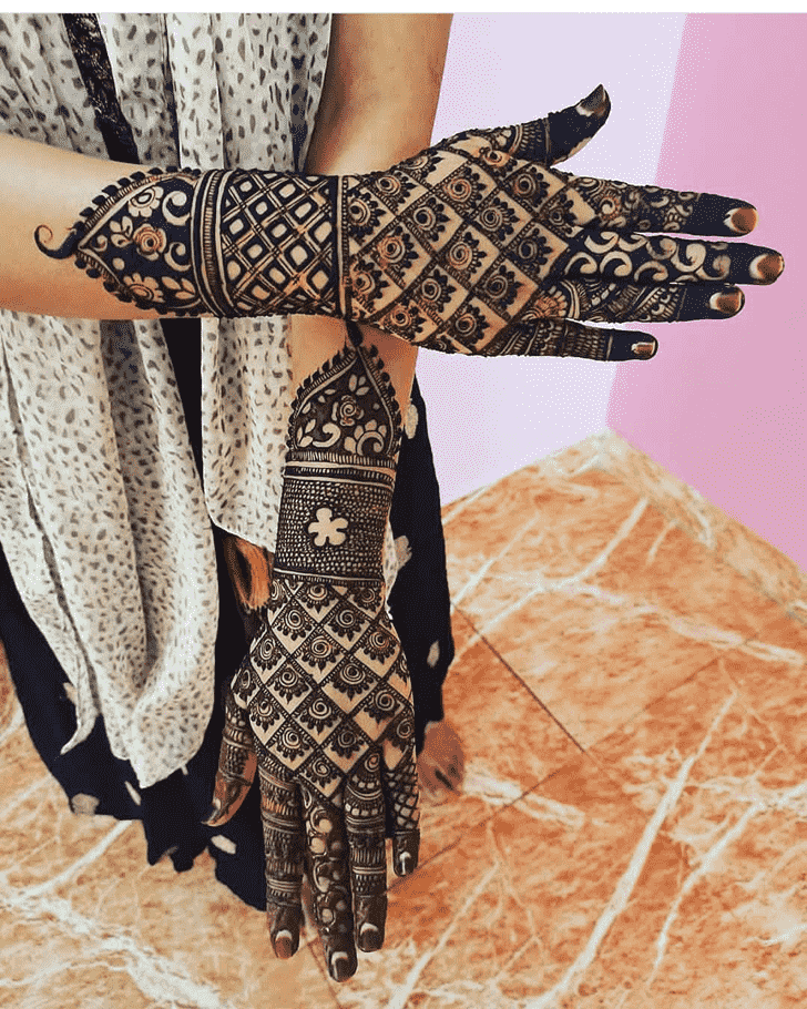 Nice Back Hand Henna Design