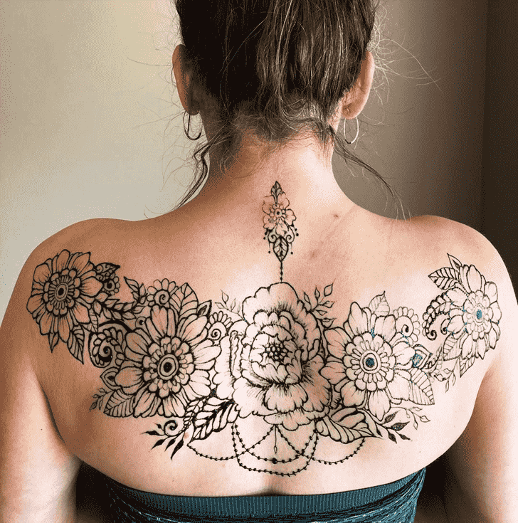 Alluring Back Henna design