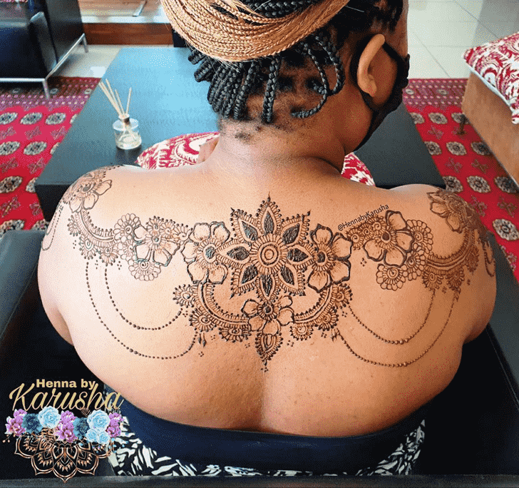 Exquisite Back Henna design