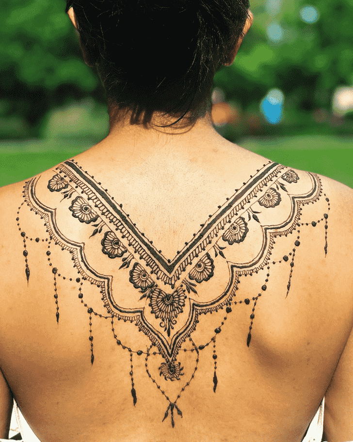 Good Looking Back Henna design