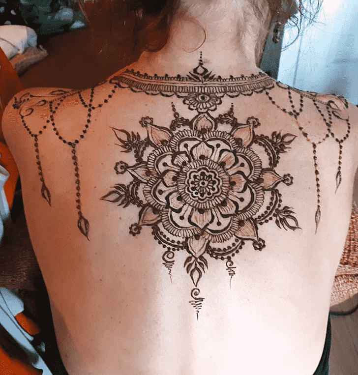 Pretty Back Henna design