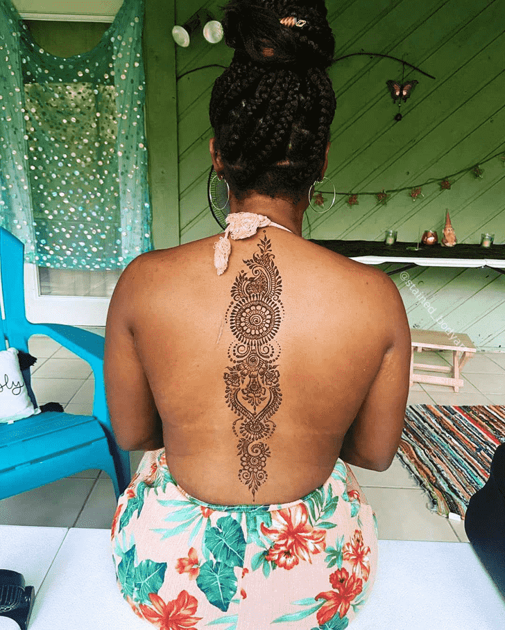 Slightly Back Henna design