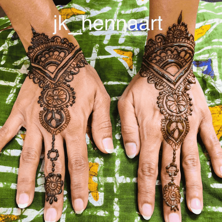 Shapely Badghis Henna Design