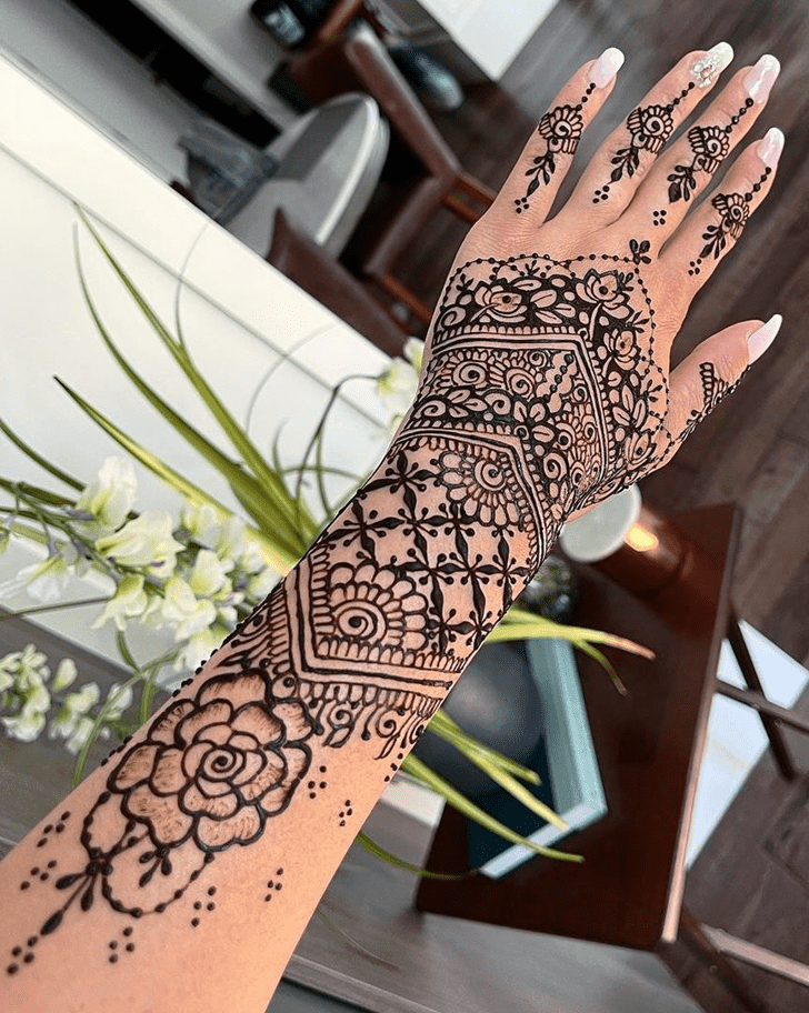 Enticing Baghlan Henna Design