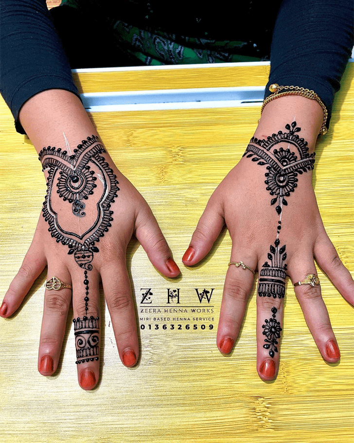 Adorable Bahawalpur Henna Design