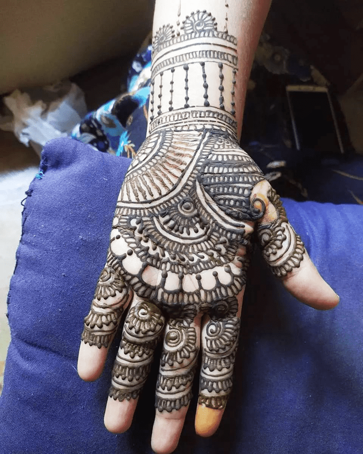 Charming Bahawalpur Henna Design