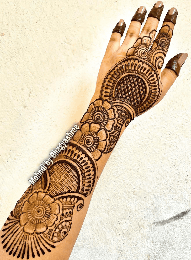 Delicate Bahawalpur Henna Design