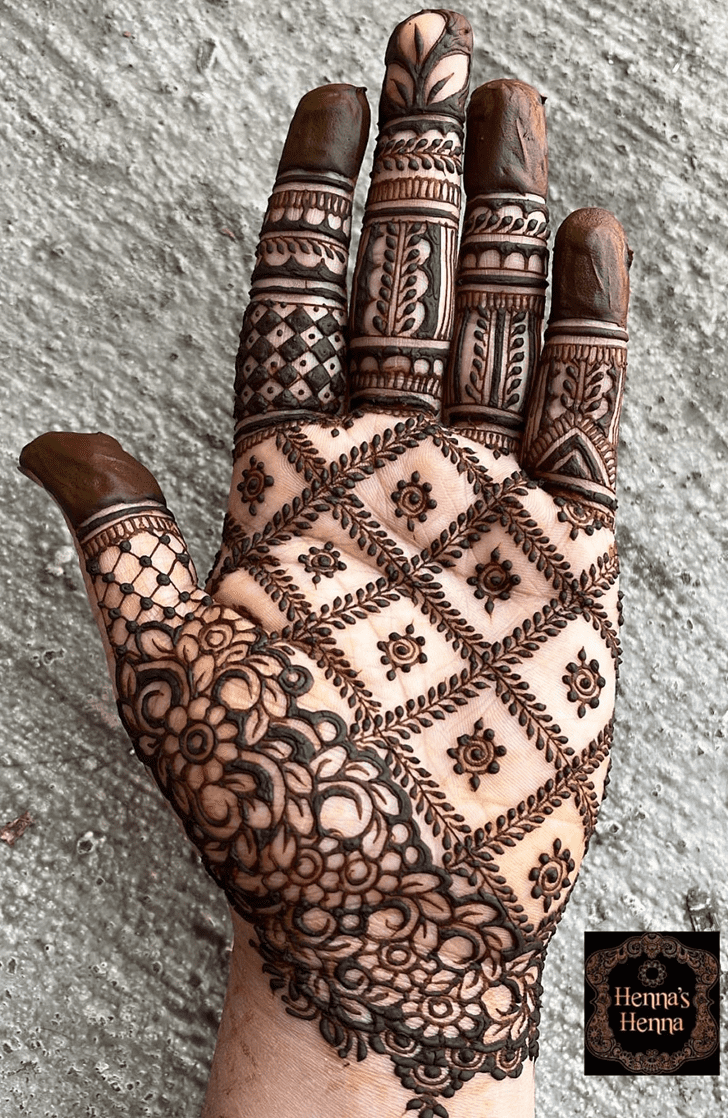 Delightful Bahawalpur Henna Design