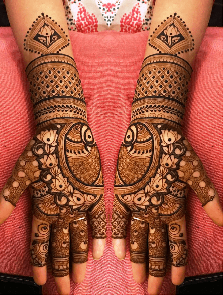 Exquisite Bahawalpur Henna Design
