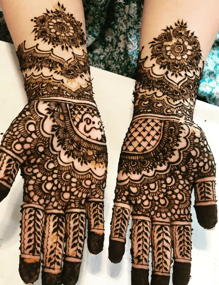 Graceful Bahawalpur Henna Design