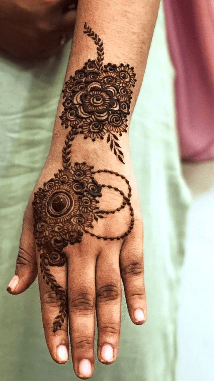 Magnetic Bahawalpur Henna Design