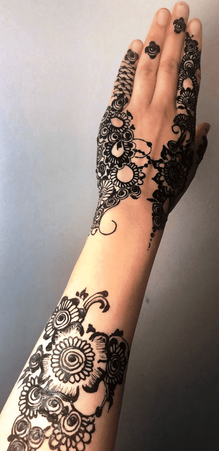 Marvelous Bahawalpur Henna Design
