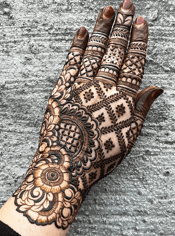 Superb Bahawalpur Henna Design