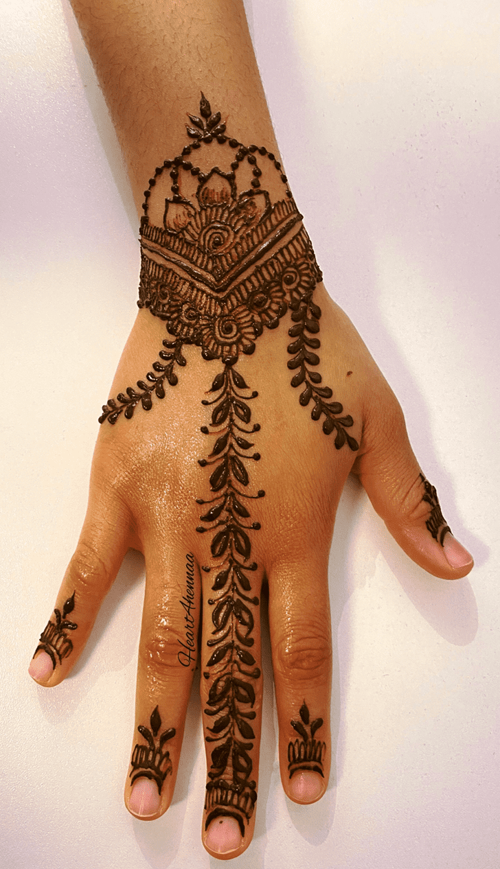 Mesmeric Bamyan Henna Design