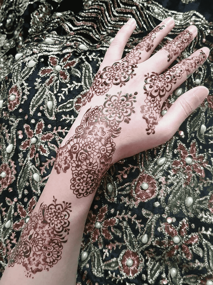Charming Banarsi Henna Design