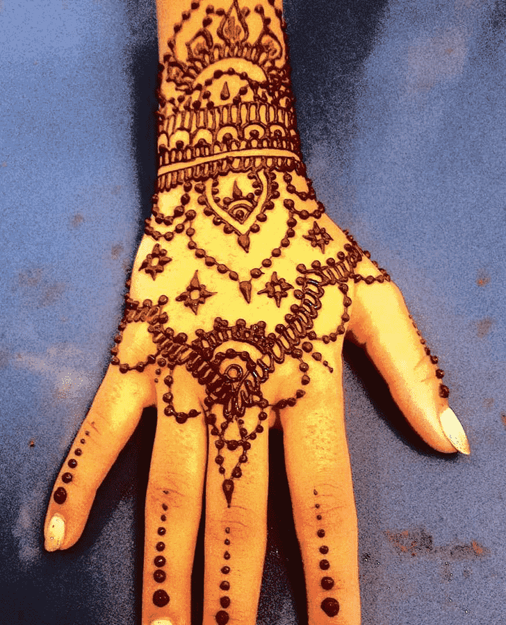 Fascinating Banarsi Henna Design