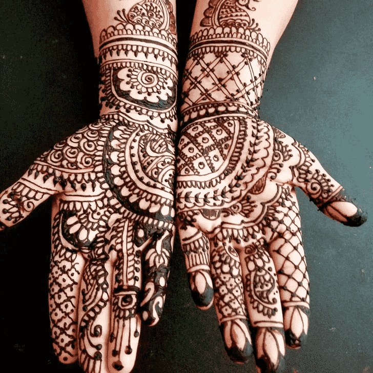 Inviting Banarsi Henna Design