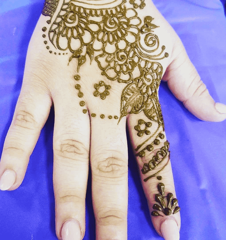 Ravishing Banarsi Henna Design