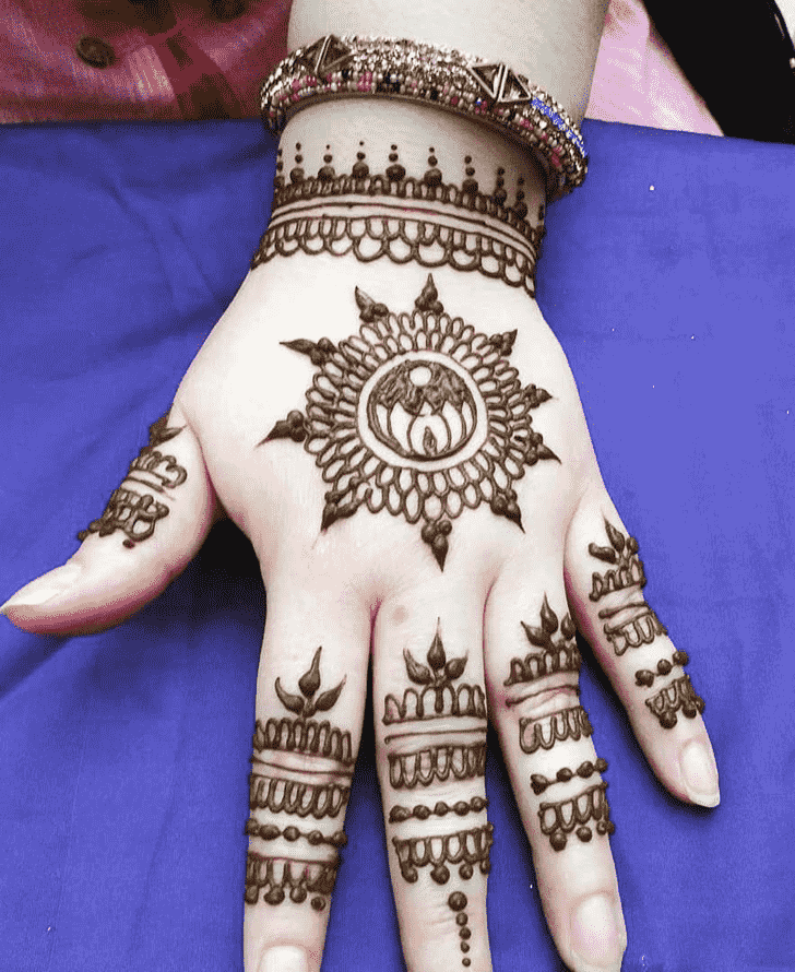 Resplendent Banarsi Henna Design
