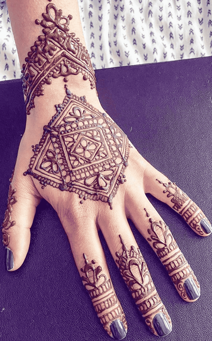 Fetching Beautiful Henna Design