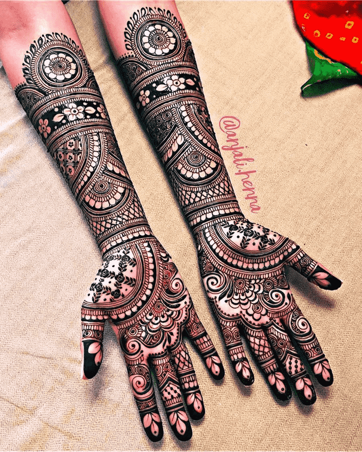 Shapely Beautiful Henna Design