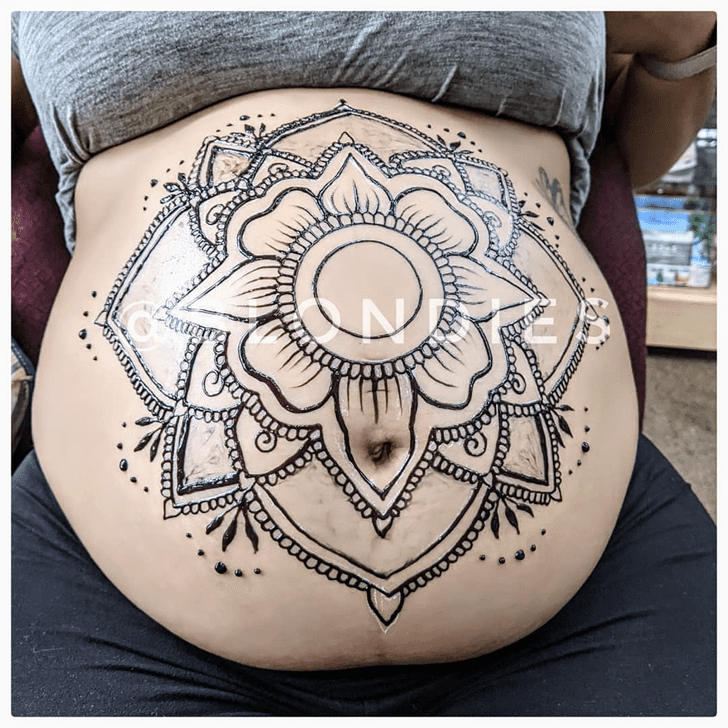 Appealing Belly Button Henna Design