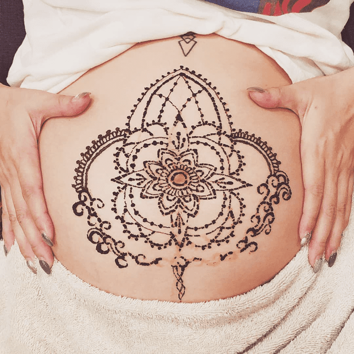 Dazzling Belly Button Henna Design
