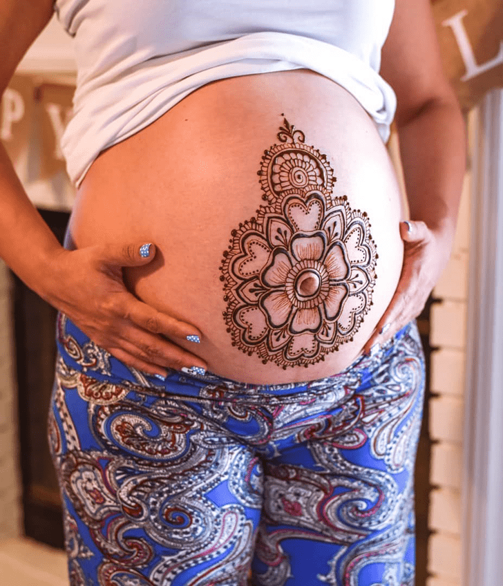 Mesmeric Belly Button Henna Design
