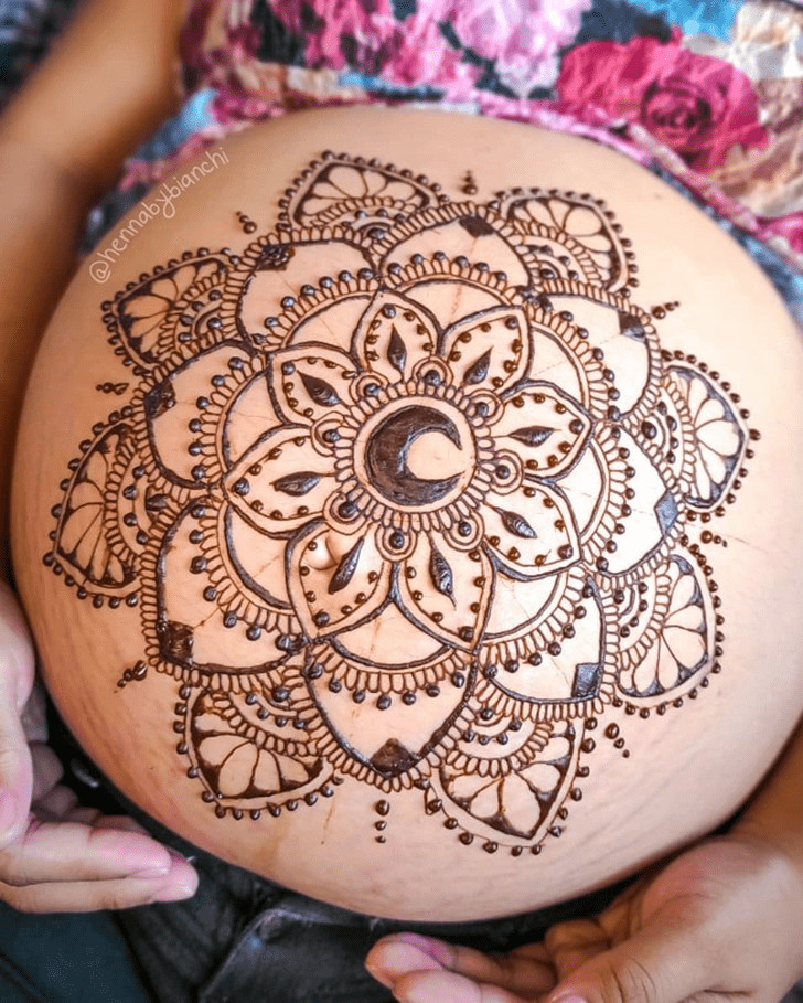 Stunning Belly Button Henna Design