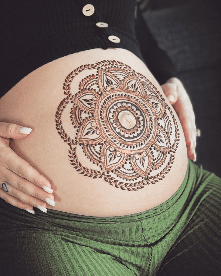 Tantalizing Belly Button Henna Design