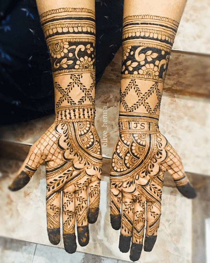 Alluring Bengali Henna Design