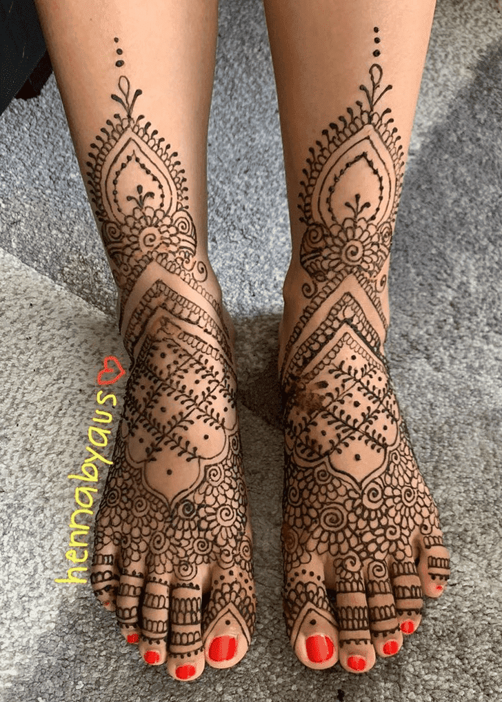 Enticing Bengali Henna Design