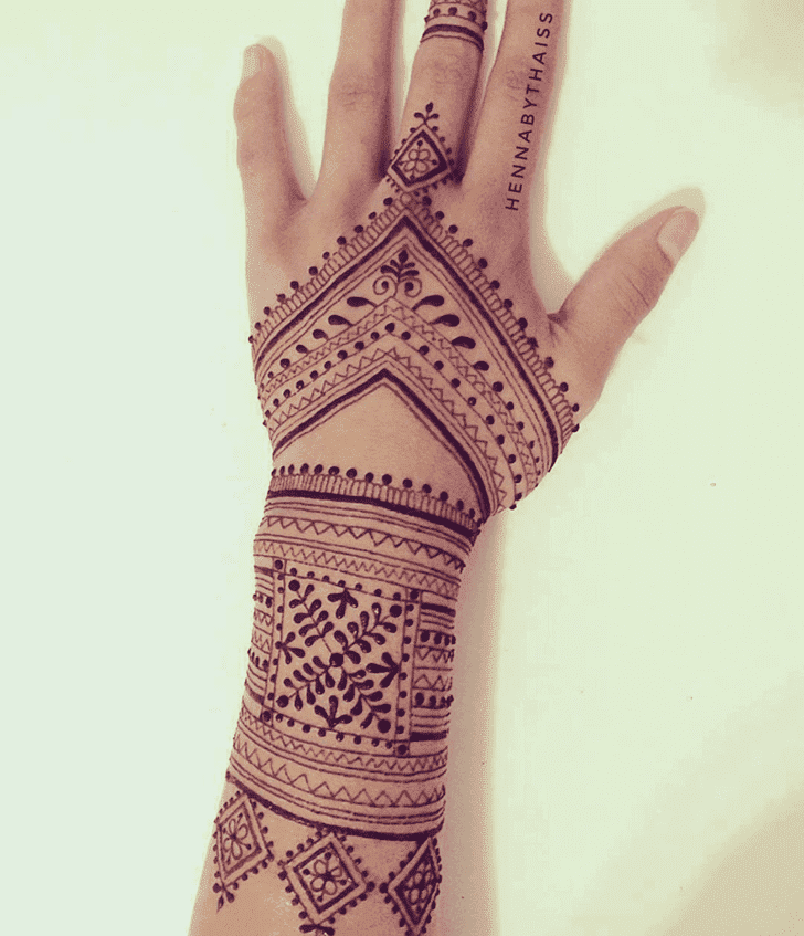 Fetching Bengali Henna Design