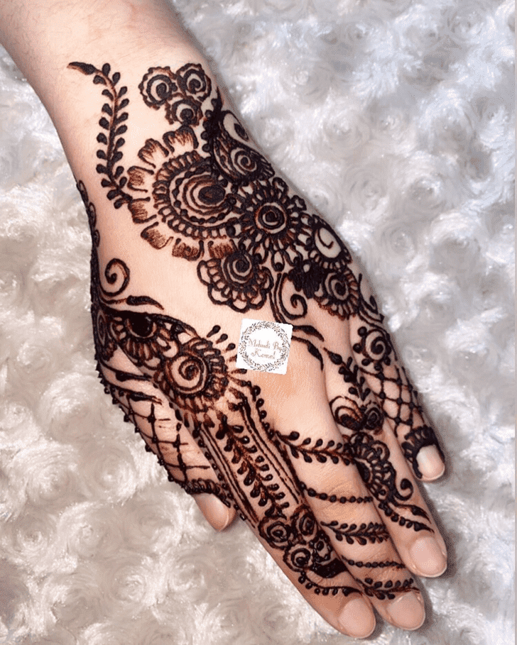 Pleasing Bengali Henna Design