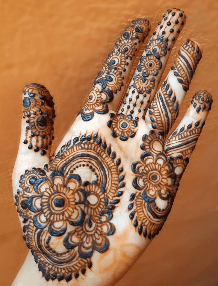 Graceful Bhai Dooj Henna Design