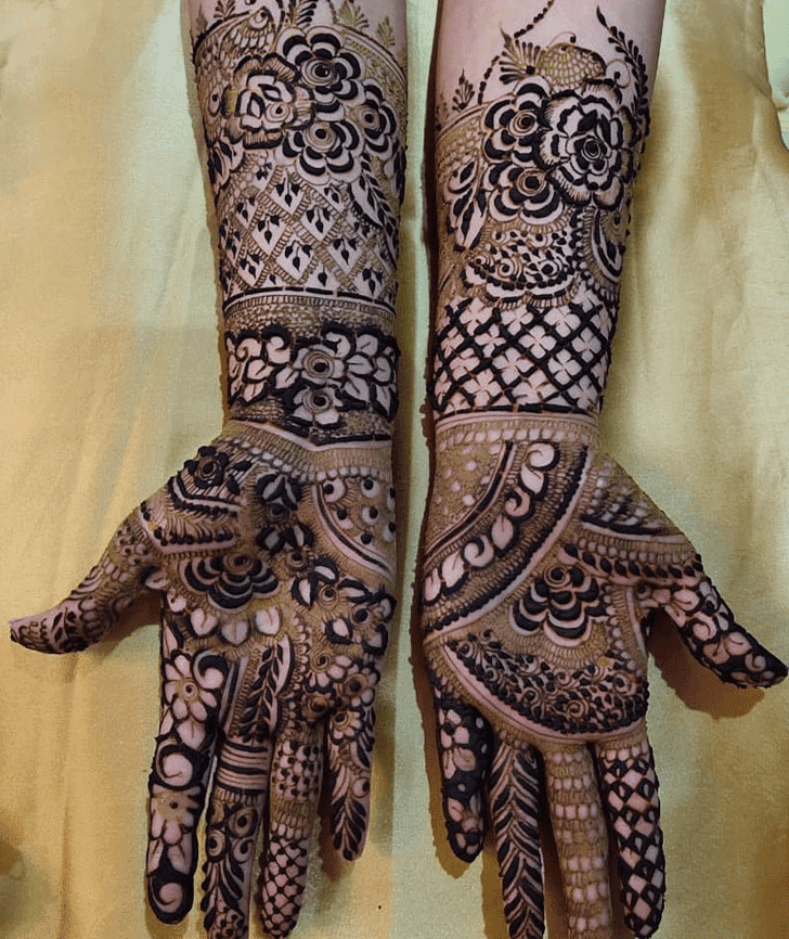 Refined Bhai Dooj Henna Design