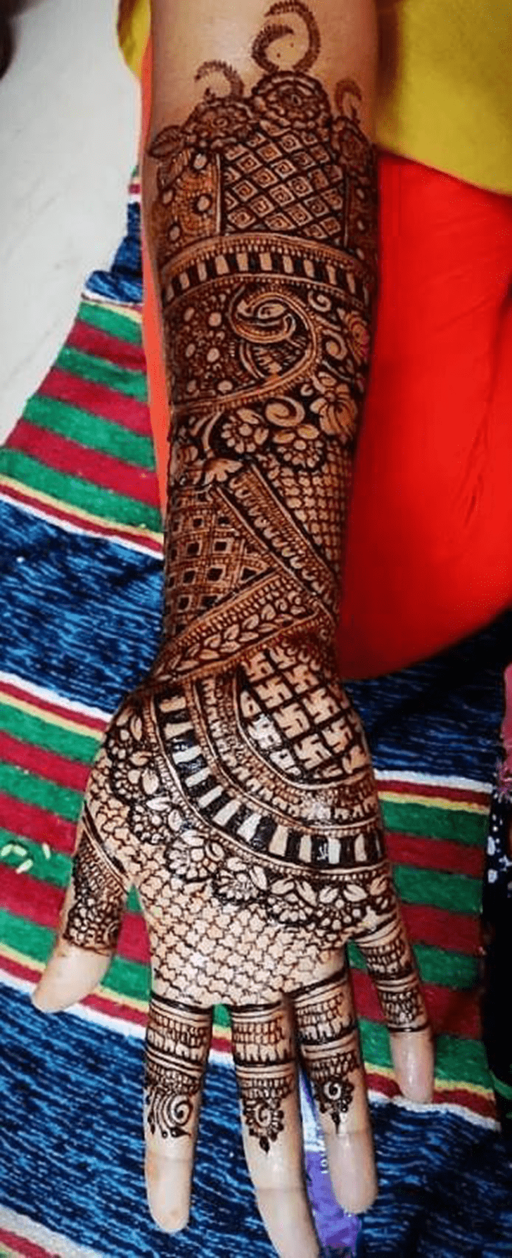 Elegant Bhai Dooj Special Henna Design