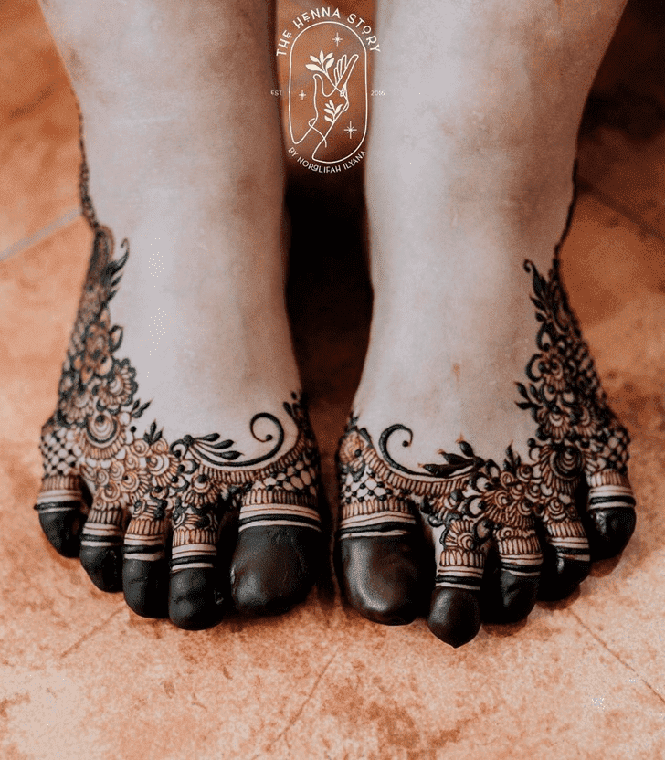 Shapely Bharatpur Henna Design